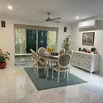 5-Bed Home Near Theme Parks